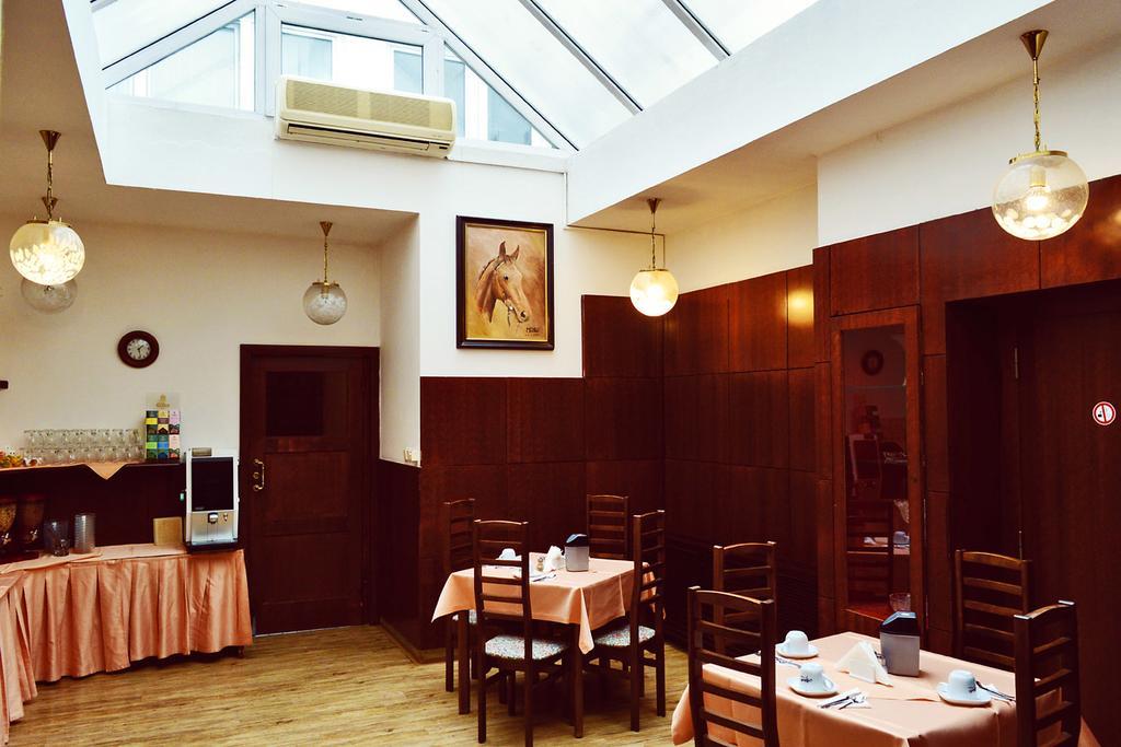 Meran Прага Екстериор снимка